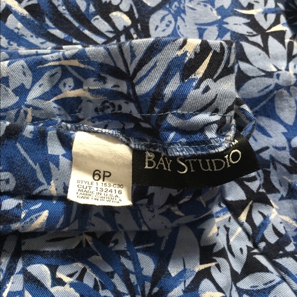 Bay Studio capris, tropical print, zipper side - Picture 2 of 2